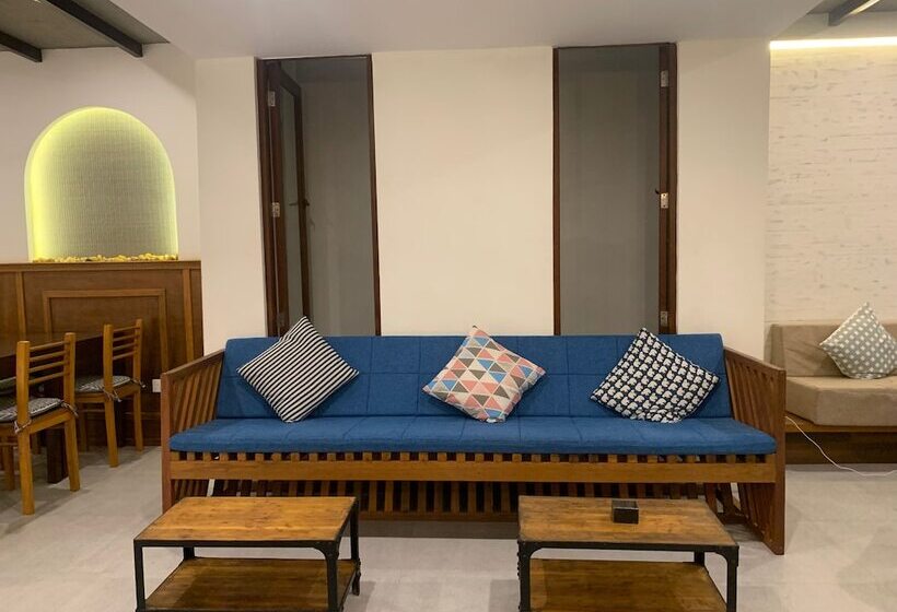 هتل Courtyard Guesthouse