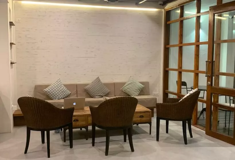 هتل Courtyard Guesthouse