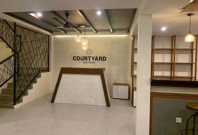 هتل Courtyard Guesthouse