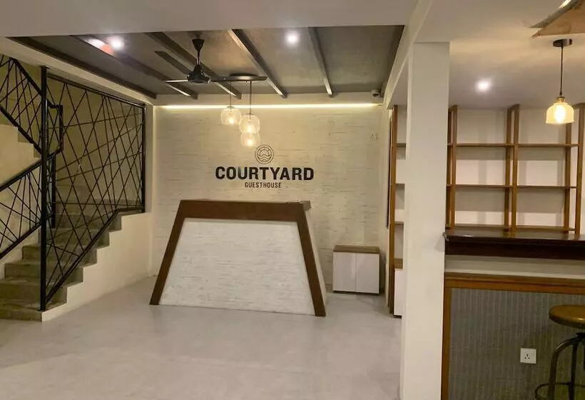 هتل Courtyard Guesthouse