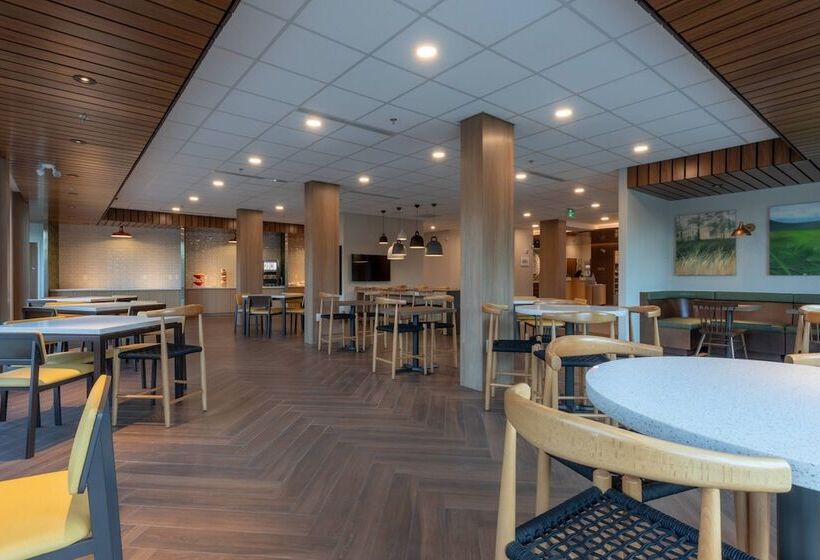Hotel Fairfield By Marriott Inn & Suites Revelstoke