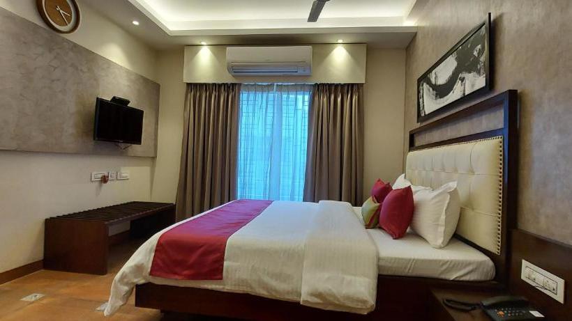 Hotel The Palm Aryan A Boutique