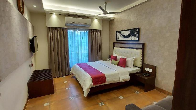 Hotel The Palm Aryan A Boutique