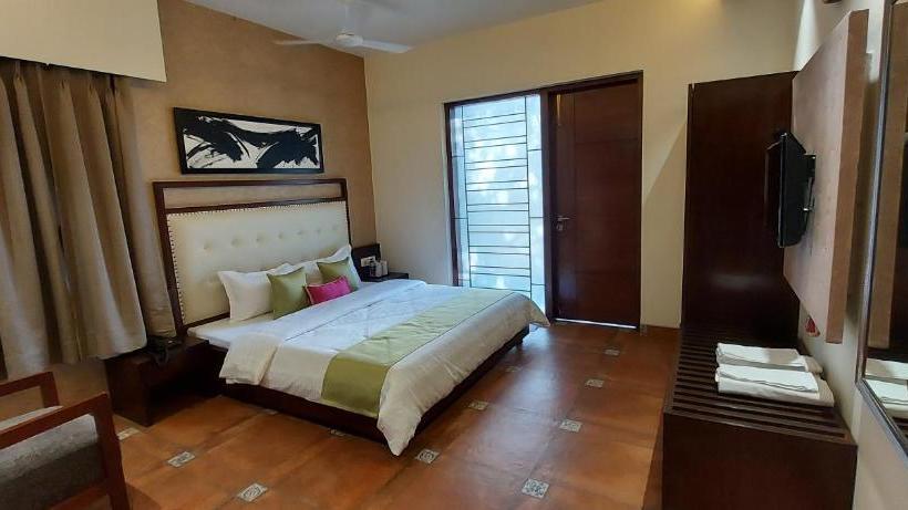 Hotel The Palm Aryan A Boutique