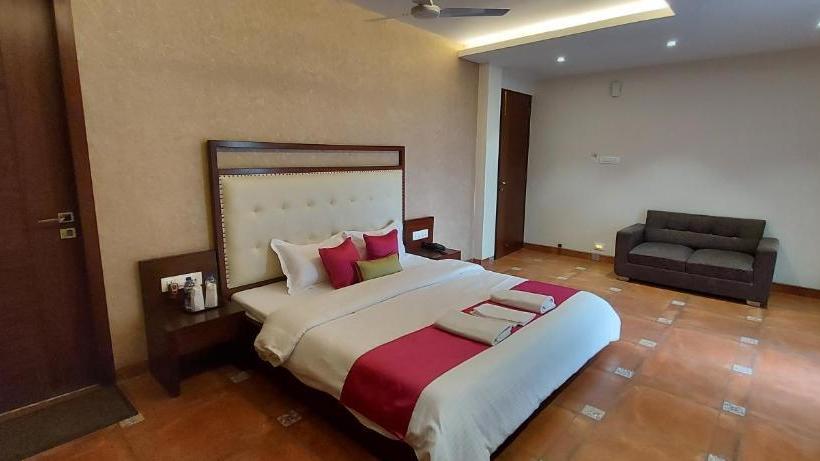 Hotel The Palm Aryan A Boutique