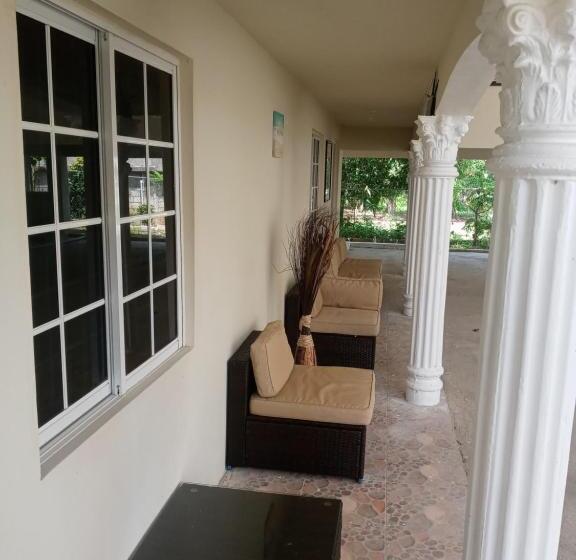 تختخواب و صبحانه Grace Garden Guesthouse