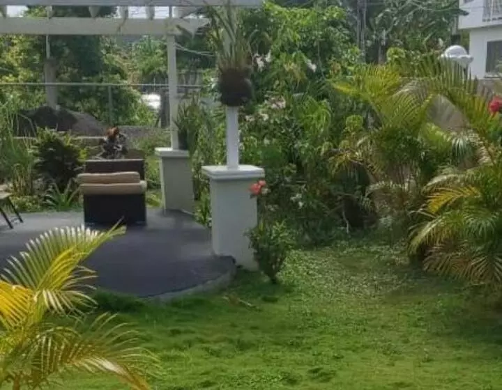 تختخواب و صبحانه Grace Garden Guesthouse