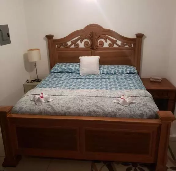 تختخواب و صبحانه Grace Garden Guesthouse