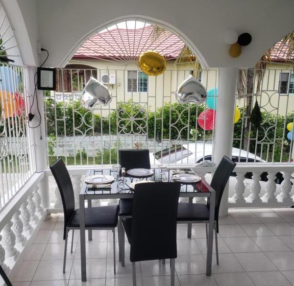 تختخواب و صبحانه Grace Garden Guesthouse