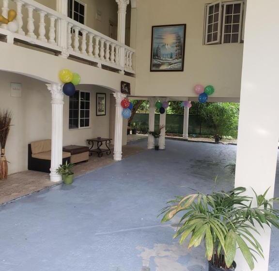 تختخواب و صبحانه Grace Garden Guesthouse