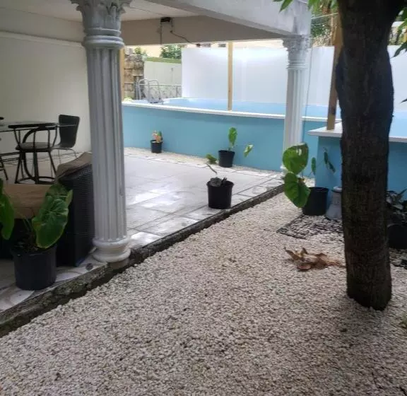 تختخواب و صبحانه Grace Garden Guesthouse