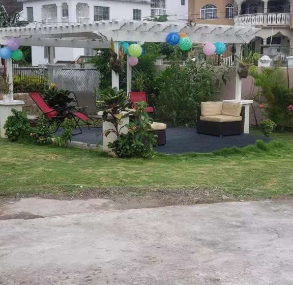 تختخواب و صبحانه Grace Garden Guesthouse