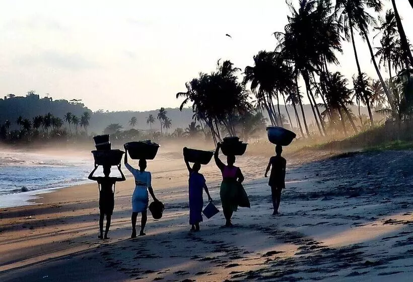 Hotelli Afro Beach Eco Resort Butre