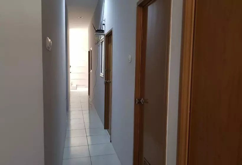 ホテル Bambi Gading Serpong