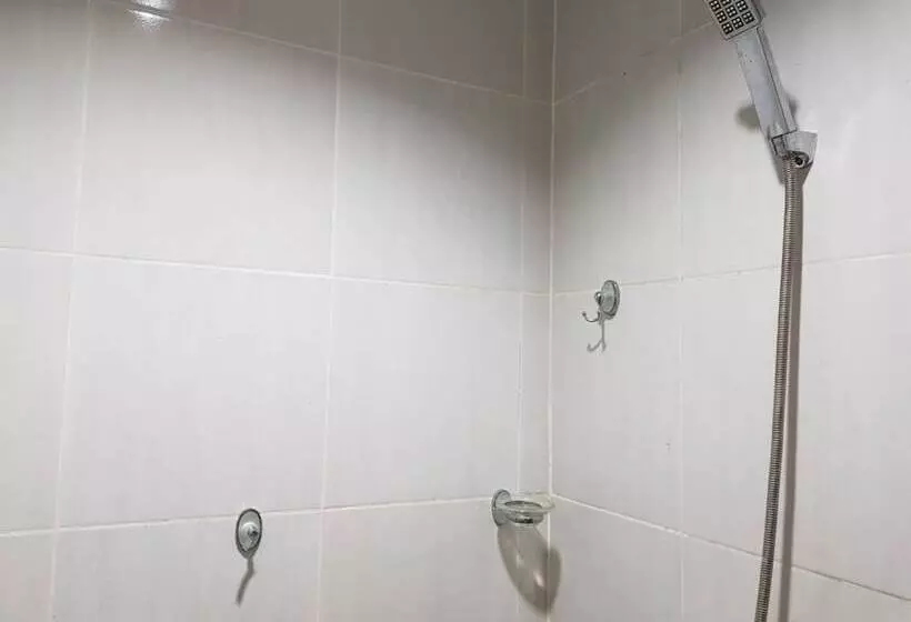 ホテル Bambi Gading Serpong