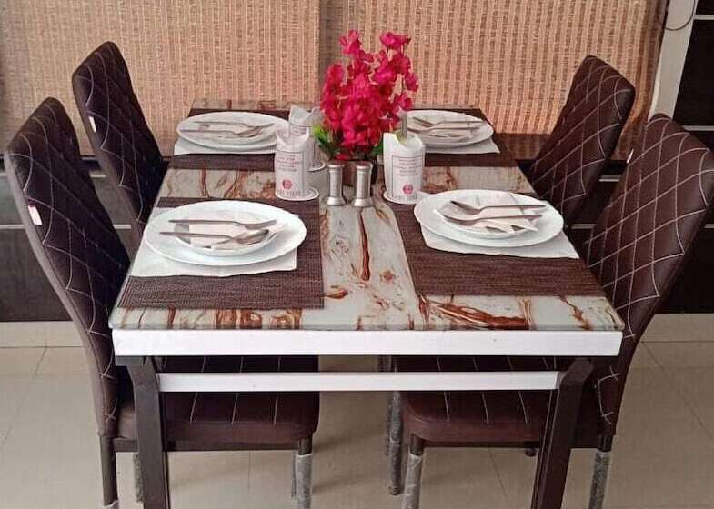 فندق Dayal International