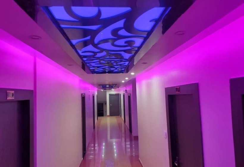 فندق Dayal International