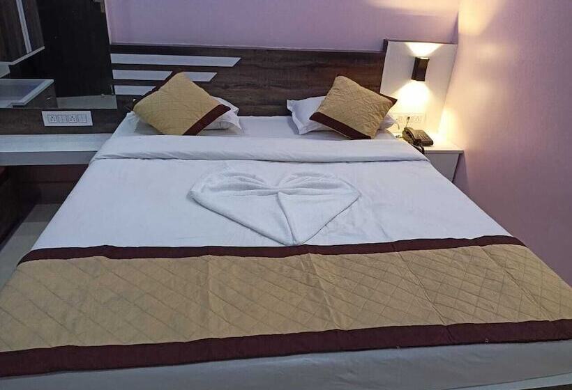 فندق Dayal International