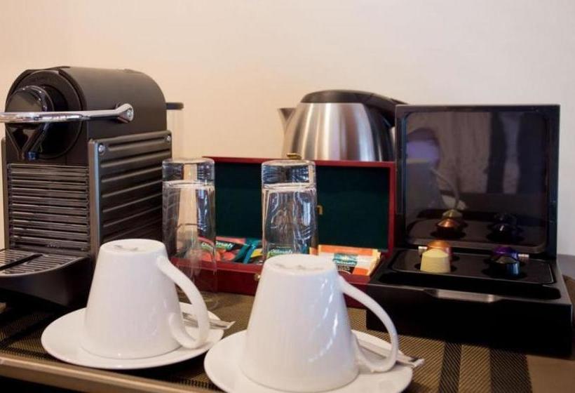 Hotel Eleven Trees Maldives