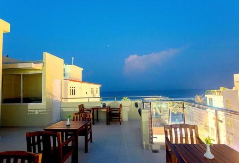 Hotel Eleven Trees Maldives