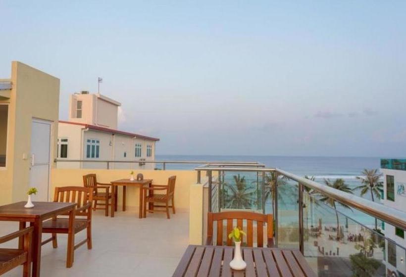 Hotel Eleven Trees Maldives