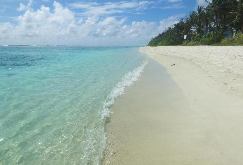 Hotel Eleven Trees Maldives