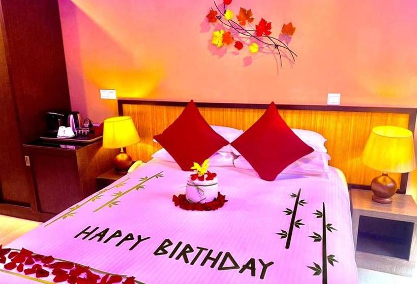 Hotel Eleven Trees Maldives