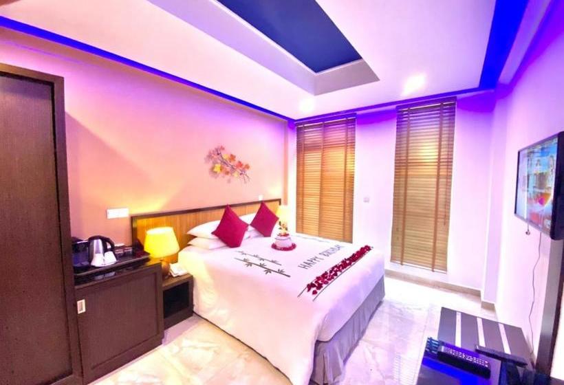 Hotel Eleven Trees Maldives