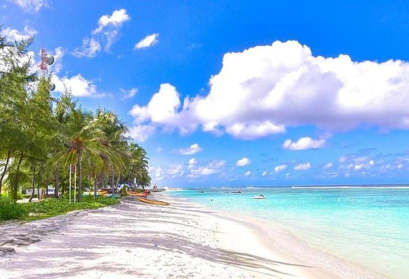 Hotel Eleven Trees Maldives