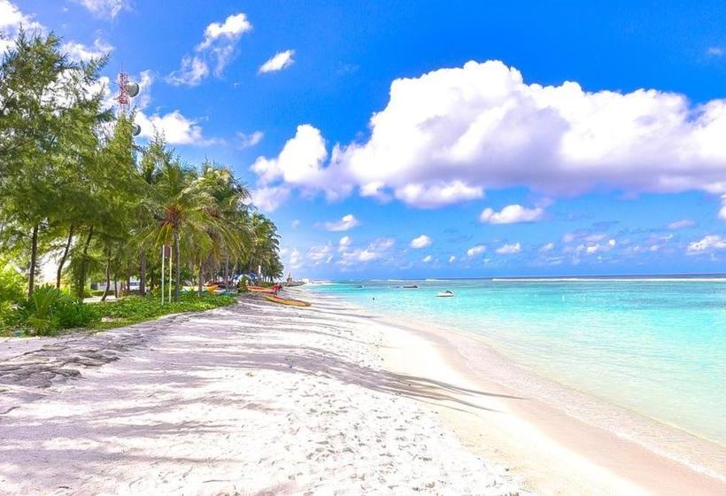 Hotel Eleven Trees Maldives