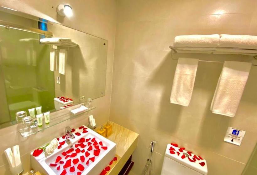 Hotel Eleven Trees Maldives