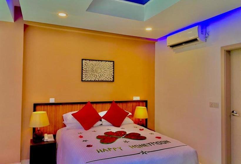 Hotel Eleven Trees Maldives