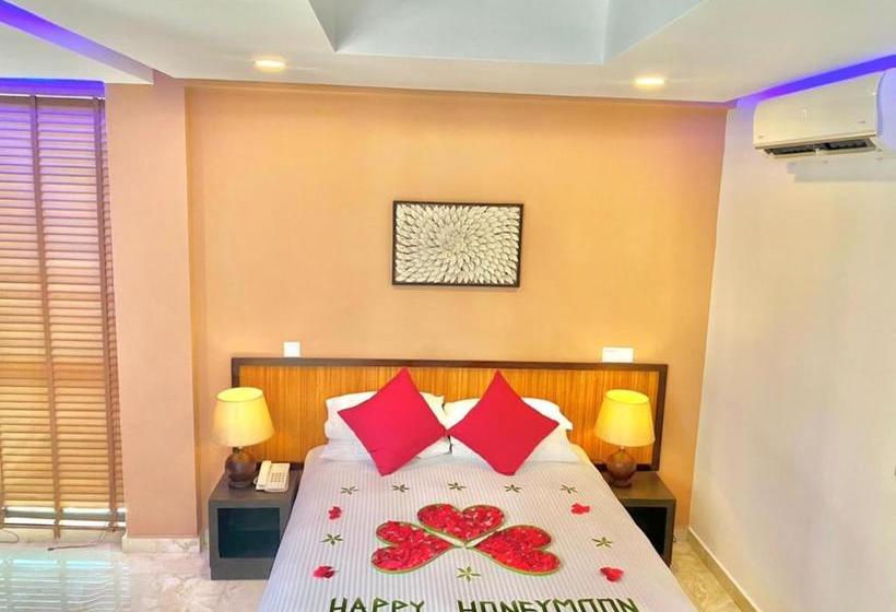 Hotel Eleven Trees Maldives