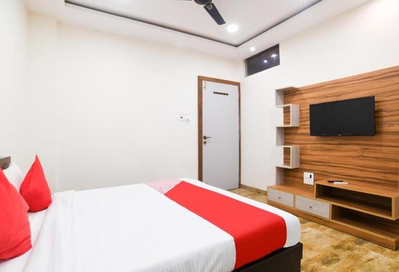 Отель Oyo 77772  Ss Blu