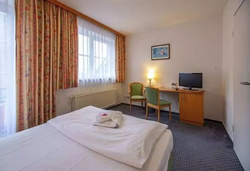 Hotelli Rostock West Im  Kritzmow Park