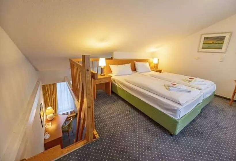 Hotelli Rostock West Im  Kritzmow Park