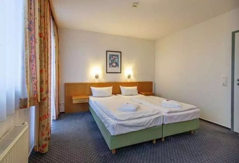 Hotelli Rostock West Im  Kritzmow Park