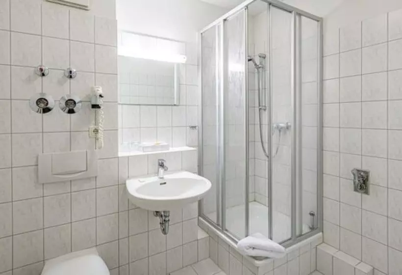 Hotelli Rostock West Im  Kritzmow Park