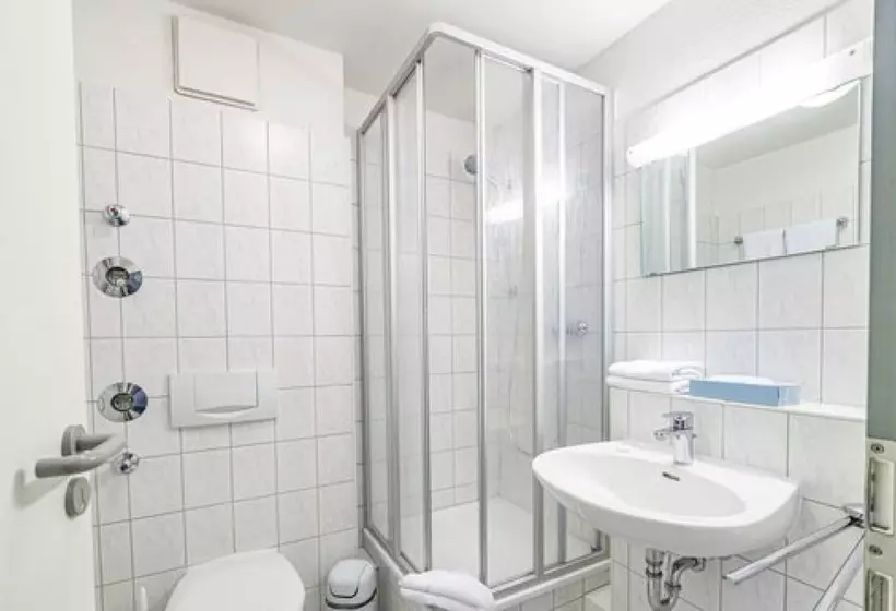 Hotelli Rostock West Im  Kritzmow Park