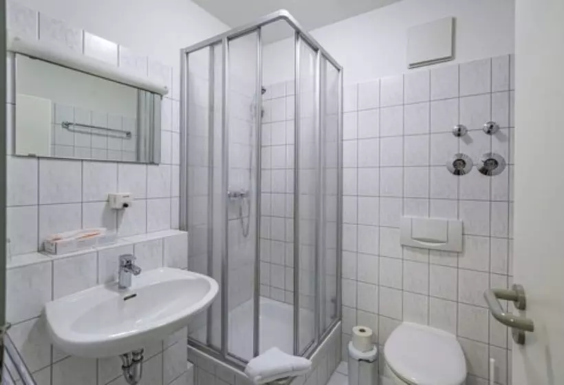 Hotelli Rostock West Im  Kritzmow Park