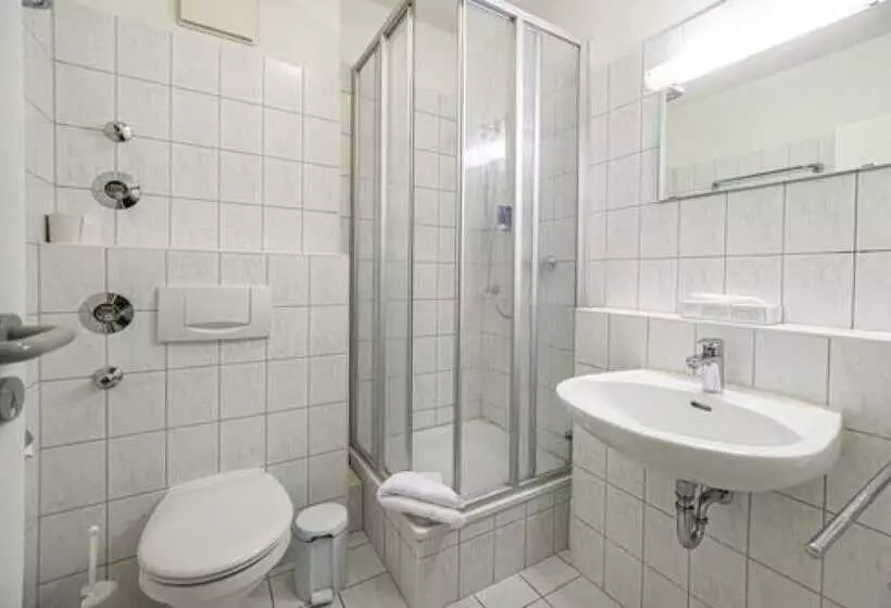 Hotelli Rostock West Im  Kritzmow Park