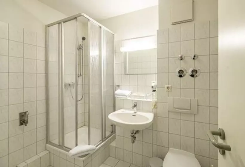 Hotelli Rostock West Im  Kritzmow Park