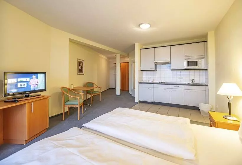 Hotelli Rostock West Im  Kritzmow Park