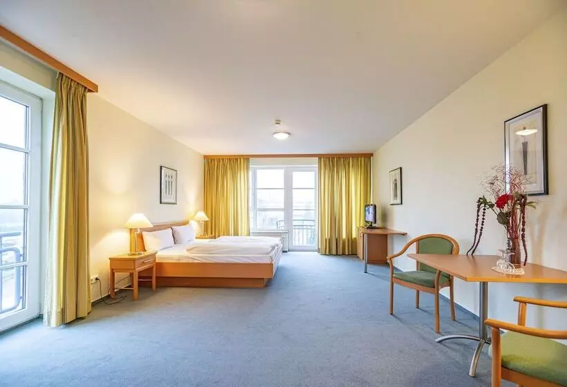 Hotelli Rostock West Im  Kritzmow Park