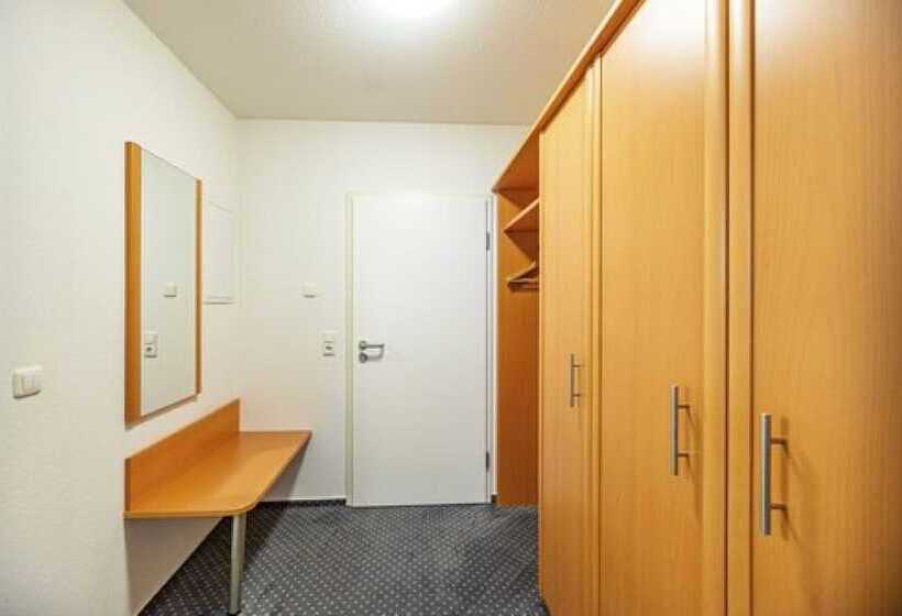 酒店 Rostock West Im  Kritzmow Park