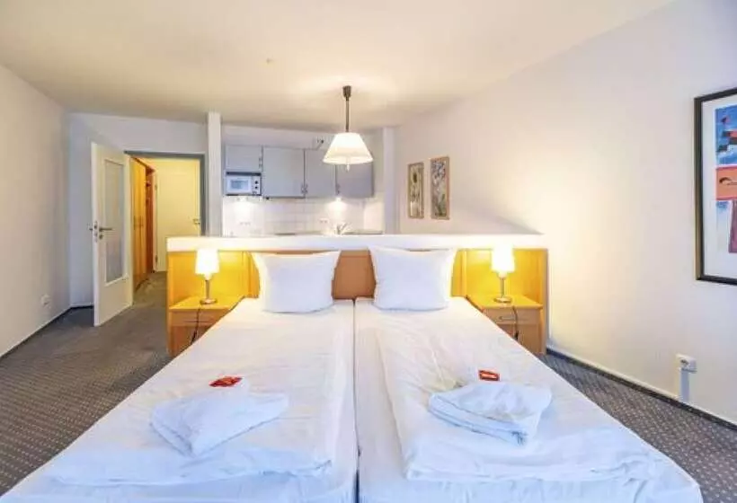 Hotelli Rostock West Im  Kritzmow Park