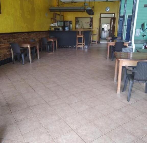 هتل The Lighthouse At Casa Max