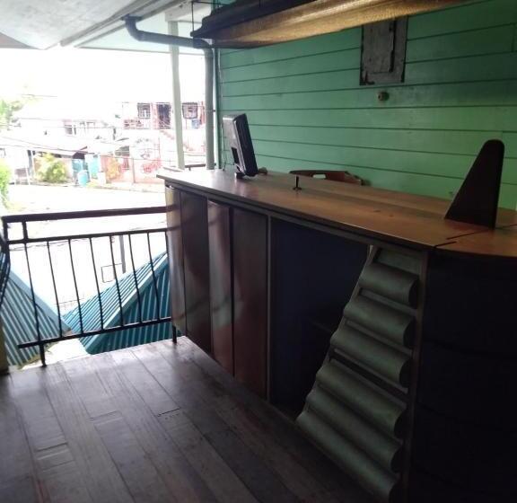 هتل The Lighthouse At Casa Max