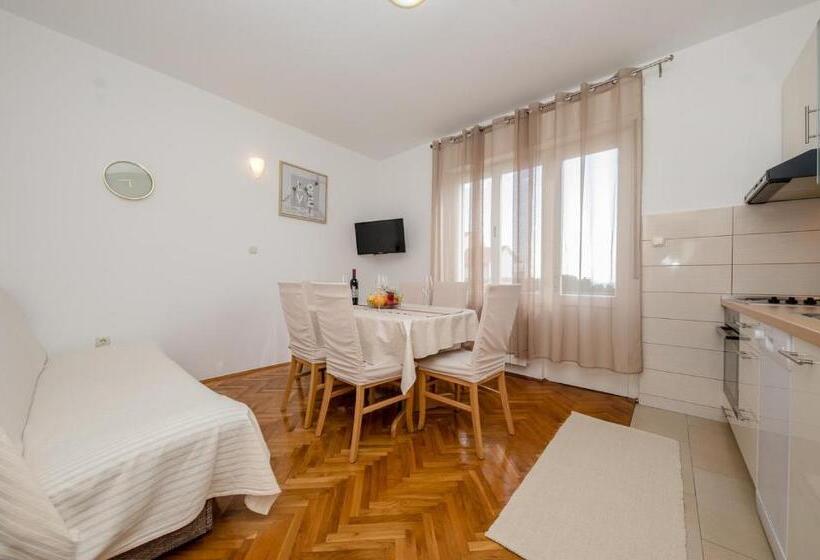 Pension (Hôtel basse catégorie) Apartments Ljubica Banjol