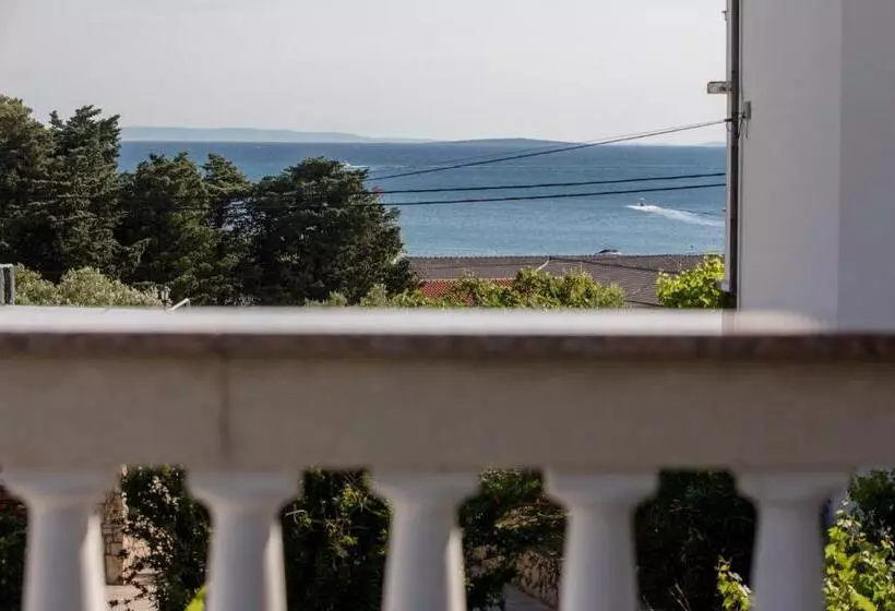 ペンション Apartments Ljubica Banjol